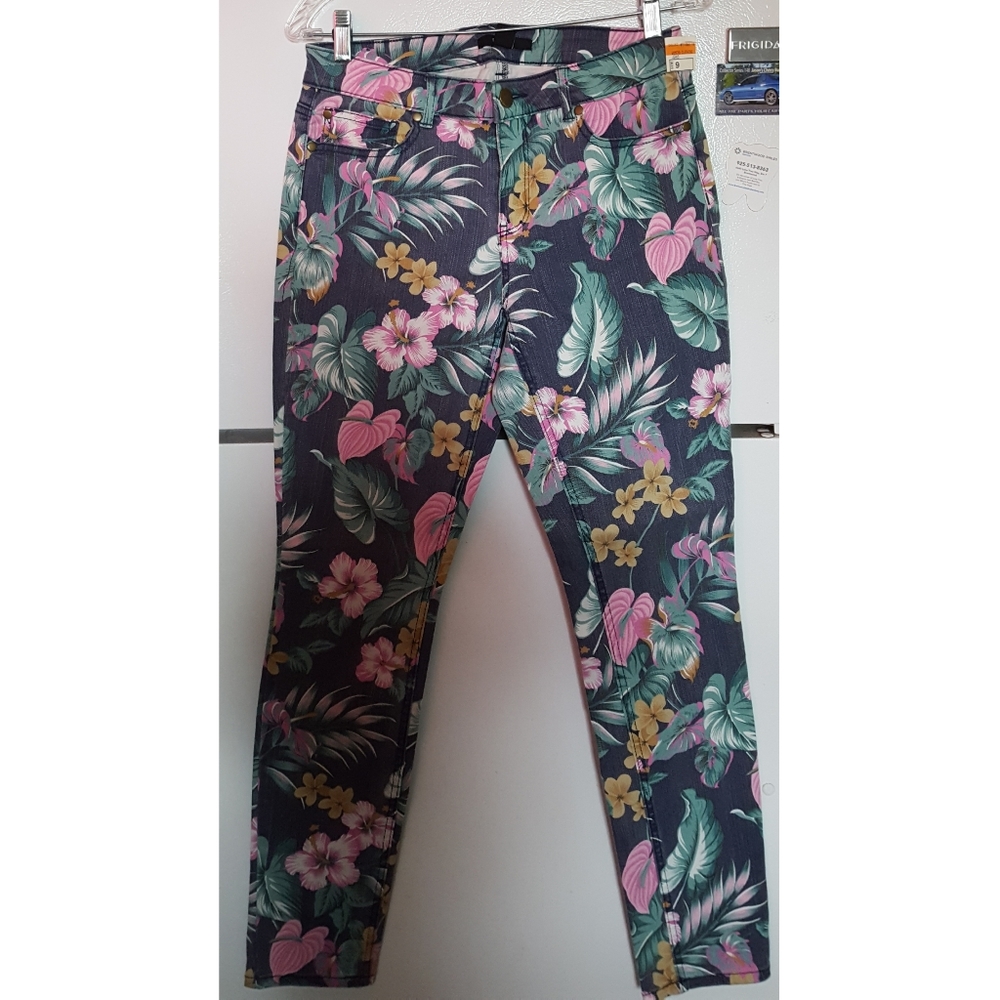 Forever 21 Floral Jeans Size 9 US 29